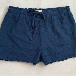 Rewind lace shorts • Small